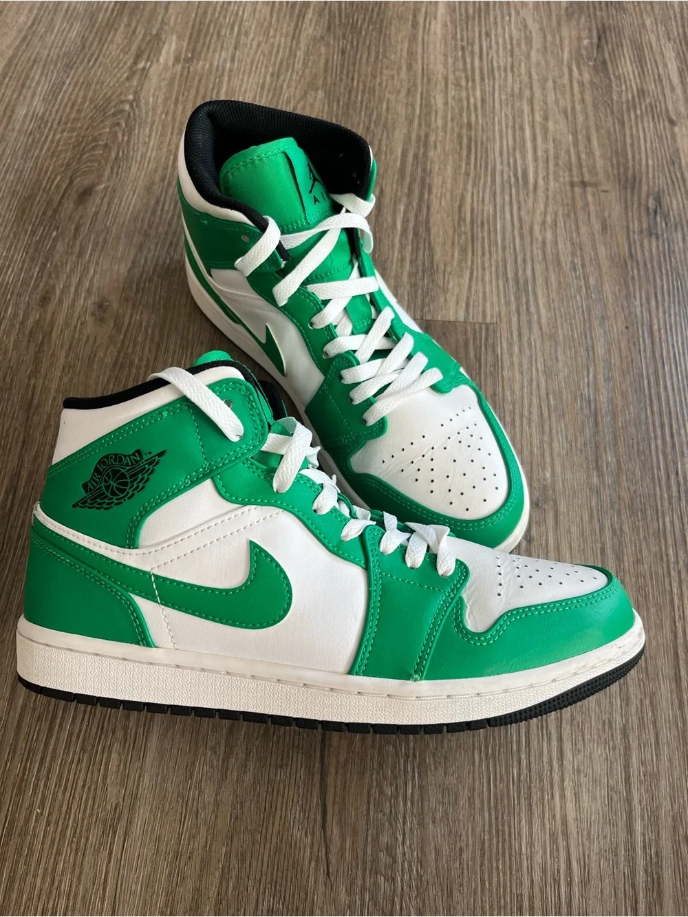 Nike Air Jordan 1 Mid Lucky Green Black White DQ8423-301 Men's 8 no box